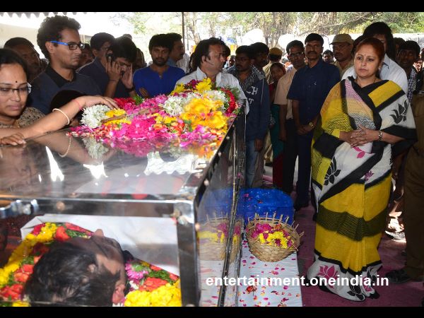 Jayasudha Offer Last Respect To Uday Kiran