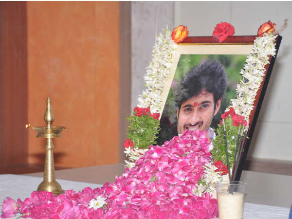 Photos Of Uday Kiran's Condolence Meet At MAA Office