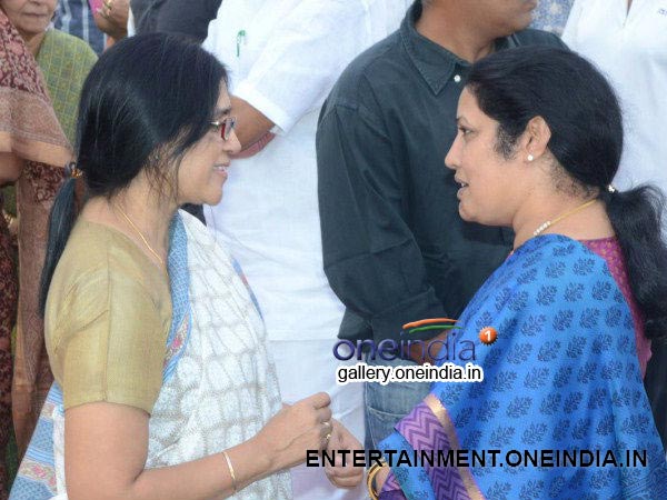 Purandareshwari Payed Her Last Tribute