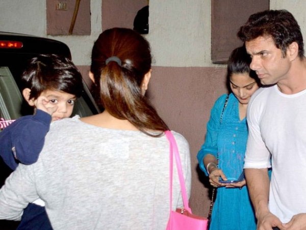 Salman Khan's Family Watches Jai Ho