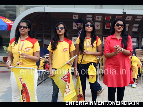 Supporters Of Chennai Rhinos