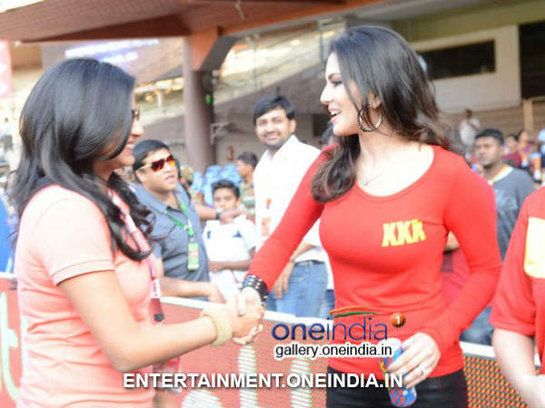 Priyamani With Sunny Leone At CCL 4