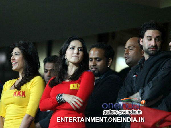 Sunny Leone, Daniel Weber Watching CCL 4 Match