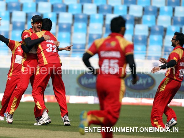 Telugu Warriors Celebrating A Wicket Fall