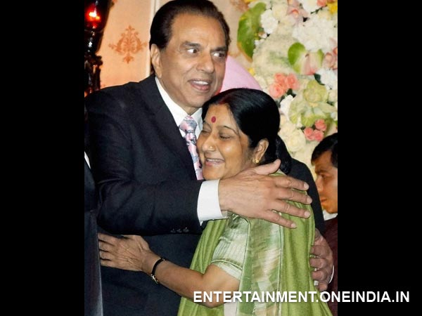 Sushma Swaraj With Dharmendra