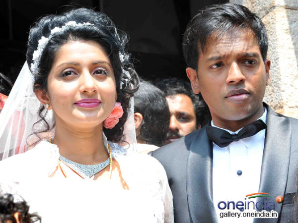 Meera Jasmine-Anil John Posed For Camera