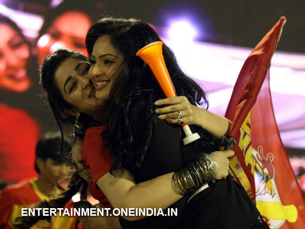 Charmi-Nikesha Bonding At Telugu Warriors Match In CCL 4