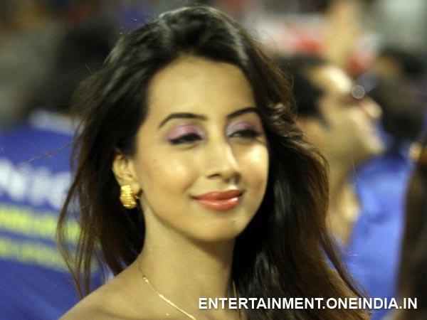 Sanjjanaa Galrani At CCL 4 Finals