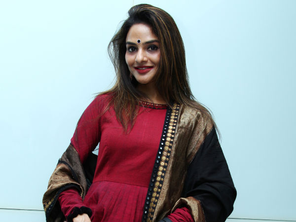 Madhoo Graced Vaayai Moodi Pesavum Music Launch