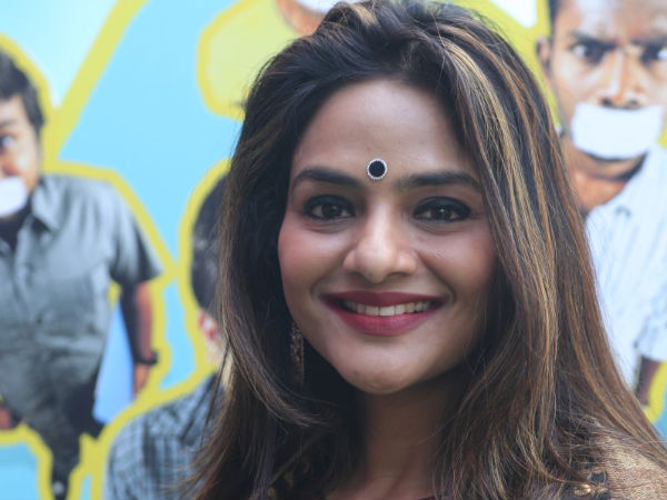 Madhoo At Vaayai Moodi Pesavum Audio Launch