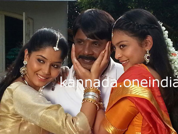 Vijay, Soundarya And Aishwarya