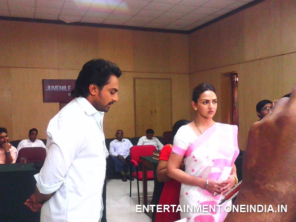 Karthik Jayaram And Esha Deol