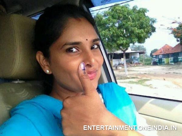 Ramya Casting Her Vote
