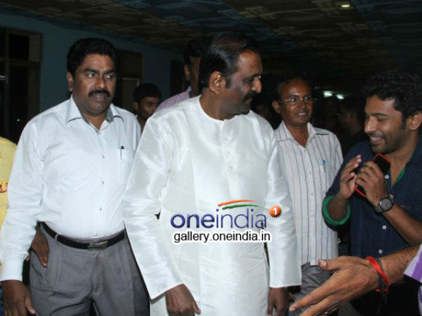 Vairamuthu Enters The Jilla 100 Days Celebration Venue
