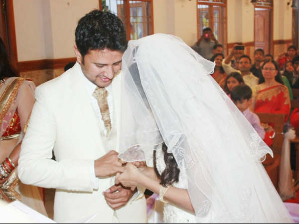 Amritha Putting Wedding Ring In Raja Abel's Finger 