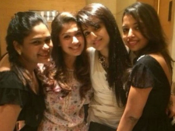 Nayantara-Trisha Posing For Camera