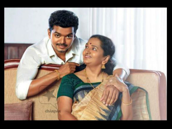 Vijay With His Mom Shobha