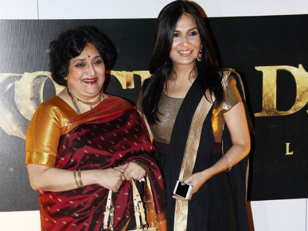 Soundarya Ashwin With Latha Rajinikanth
