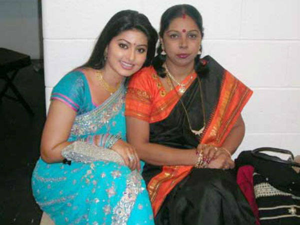 Sneha With Her Mom Padmavathi