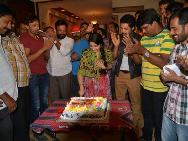 Charmi Kaur Cutting Birthday Cake On Mantra 2 Sets