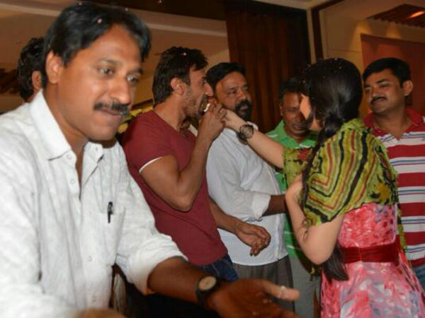 Charmi Feeding Cake To Rahul Dev