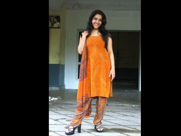 Tamil Actress Sandhya Height