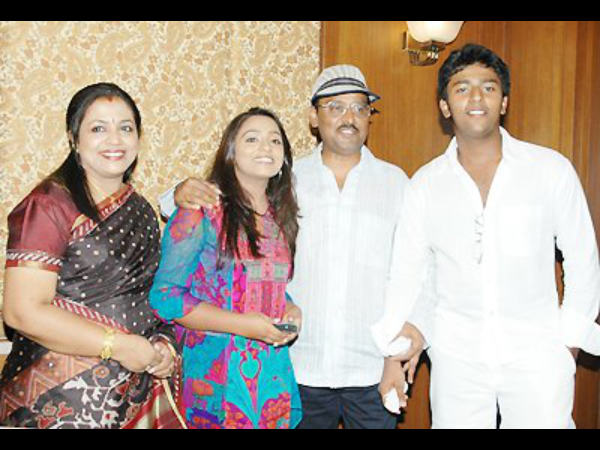 K Bhagyaraj With Family