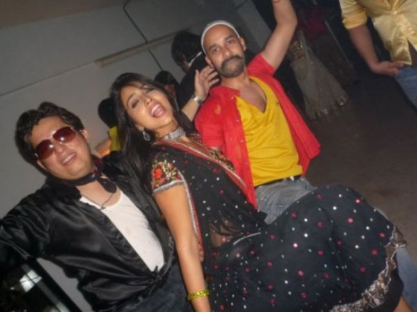 Shriya Saran's Party Pics Leaked 