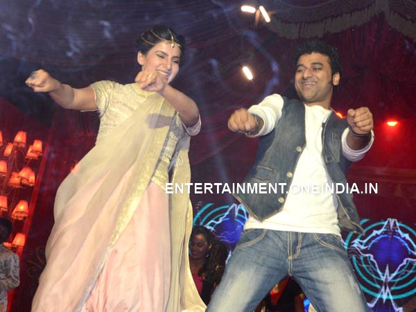 Samantha Sizzles With Srinivas