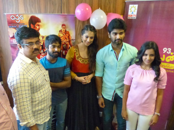 Irumbu Kuthirai team Posing For Camera