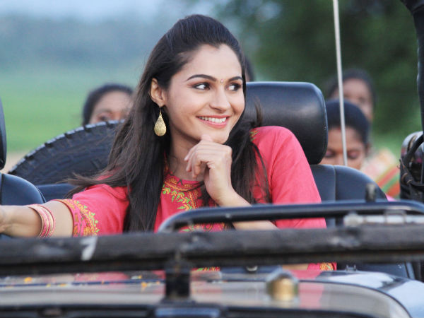 A Cute Look Of Andrea