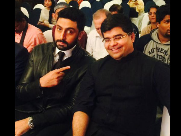 Abhishek Poses With Filmfare Magazine Editor